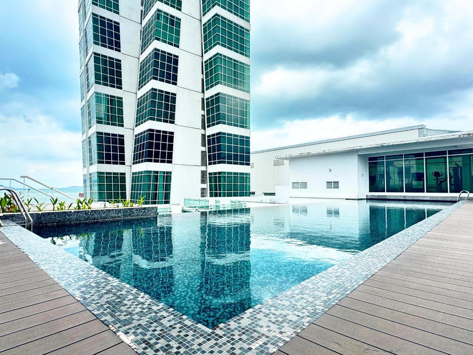 Seaview Maritime Suites, Penang George Town, Karpal Singh Drive-free Parking By The Hub Apartment *